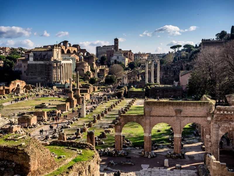 Tourists-Roman-Forum-Palatine-Hill.jpg